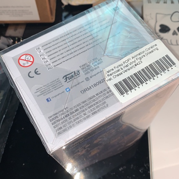 CHASE Coraline In Raincoat NWT/NWB FUNKOPOP! - Picture 4 of 6